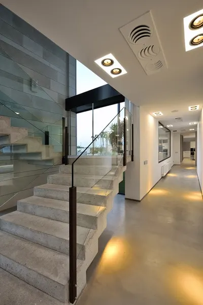 PLAY-R is ideal to supply air in hallways