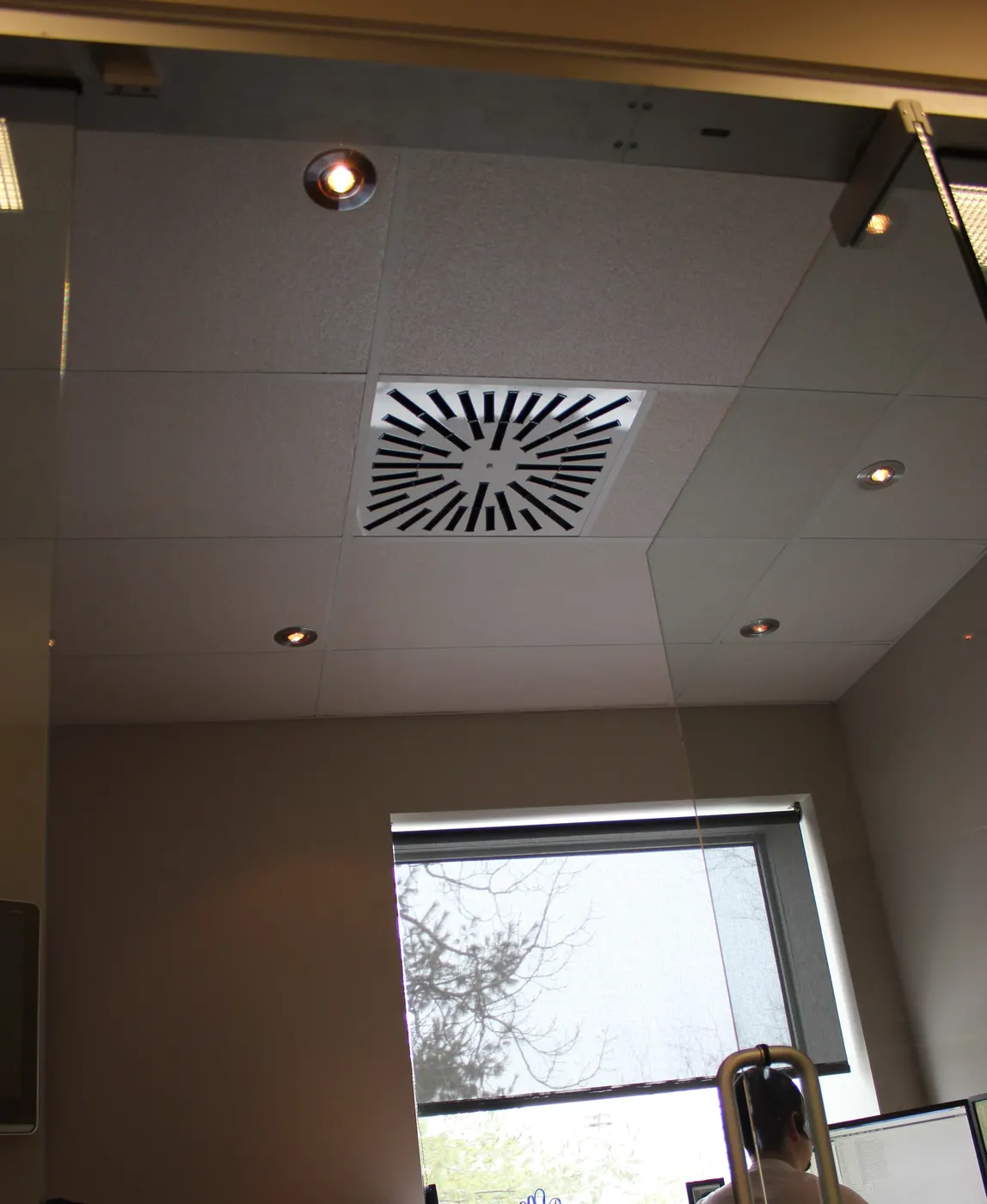 AXO-SX installed in small office for optimal comfort